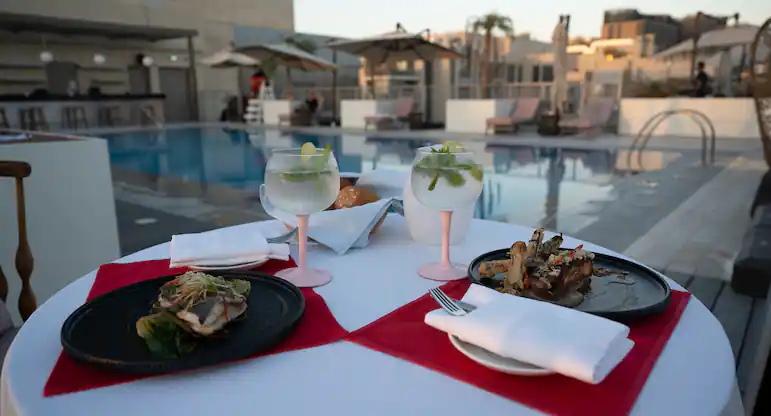 Aqua Pool Bar - Wyndham Dubai Deira venue image