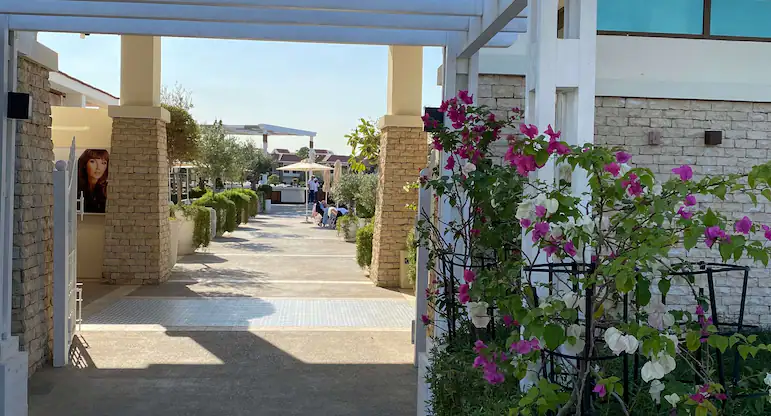 Isola Ristorante - Jumeirah Islands Clubhouse venue image