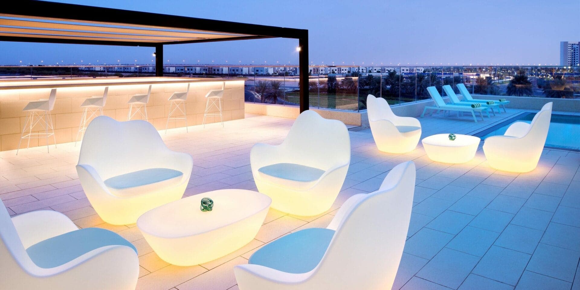 Pool Bar & Lounge - Holiday Inn Dubai Al-Maktoum Airport venue image