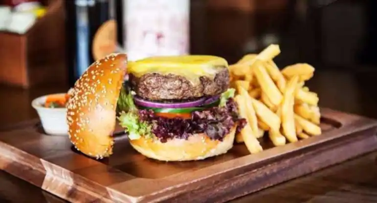The Pub - Radisson Blu Hotel Dubai Deira Creek venue image